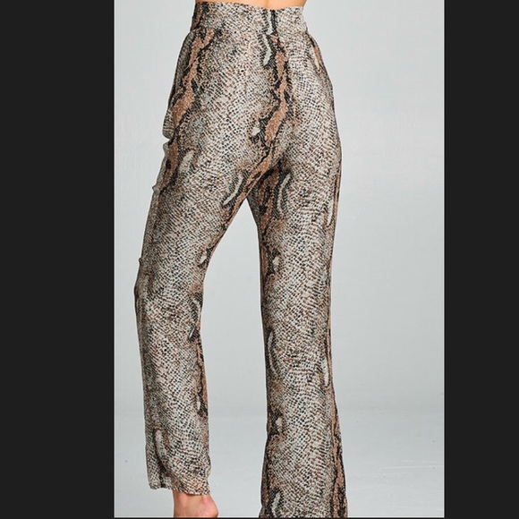 Snake Print High Waist Crop Pants - Picture 6 of 7